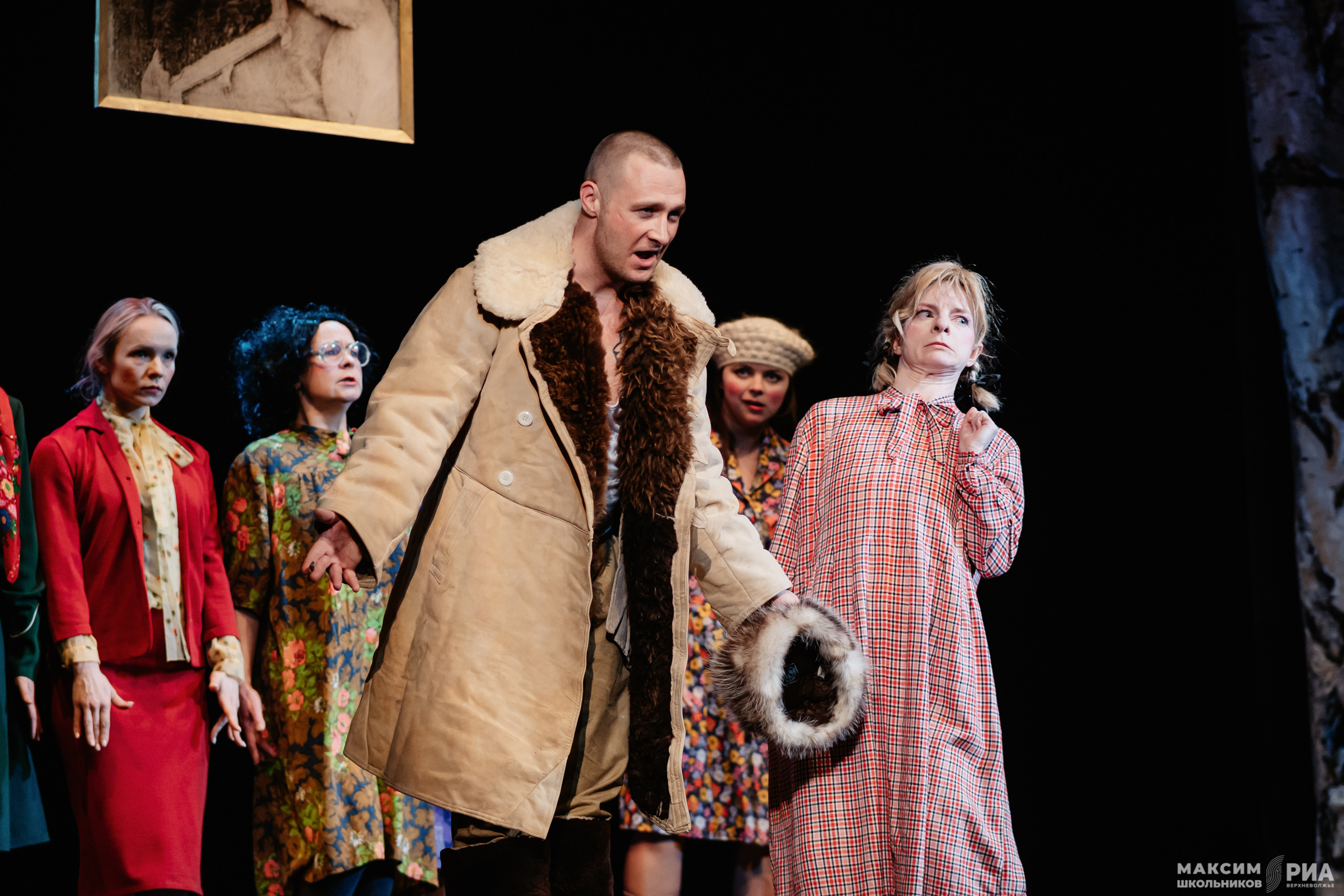 «Праздничная премьера на сцене Театра кукол: зрителю представили «Девчат»