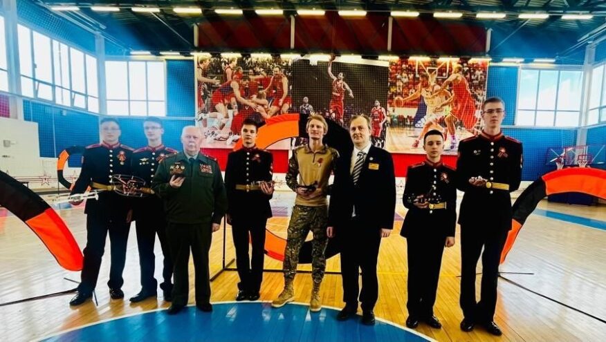 Тверские суворовцы встретились с участником СВО и отработали навыки управления дронами Тверские суворовцы встретились с участником СВО и отработали навыки управления дронами