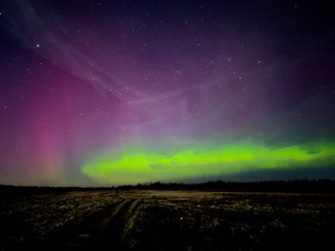 Над Тверью разгорелось северное сияние Над Тверью разгорелось северное сияние