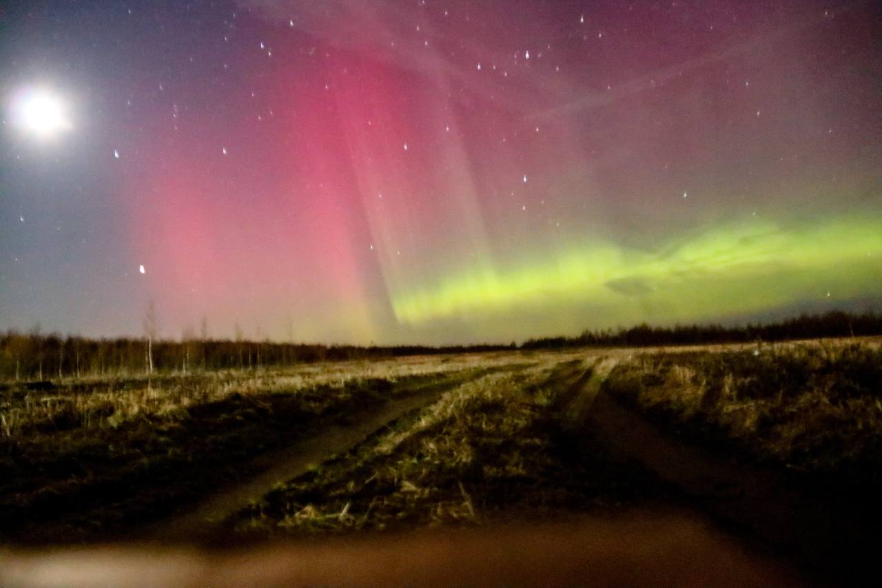 Над Тверью разгорелось северное сияние Над Тверью разгорелось северное сияние