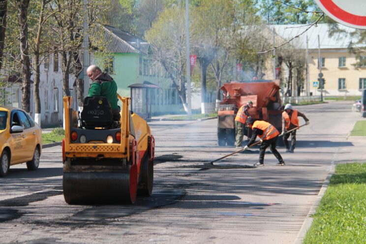 В Нелидове начался ямочный ремонт