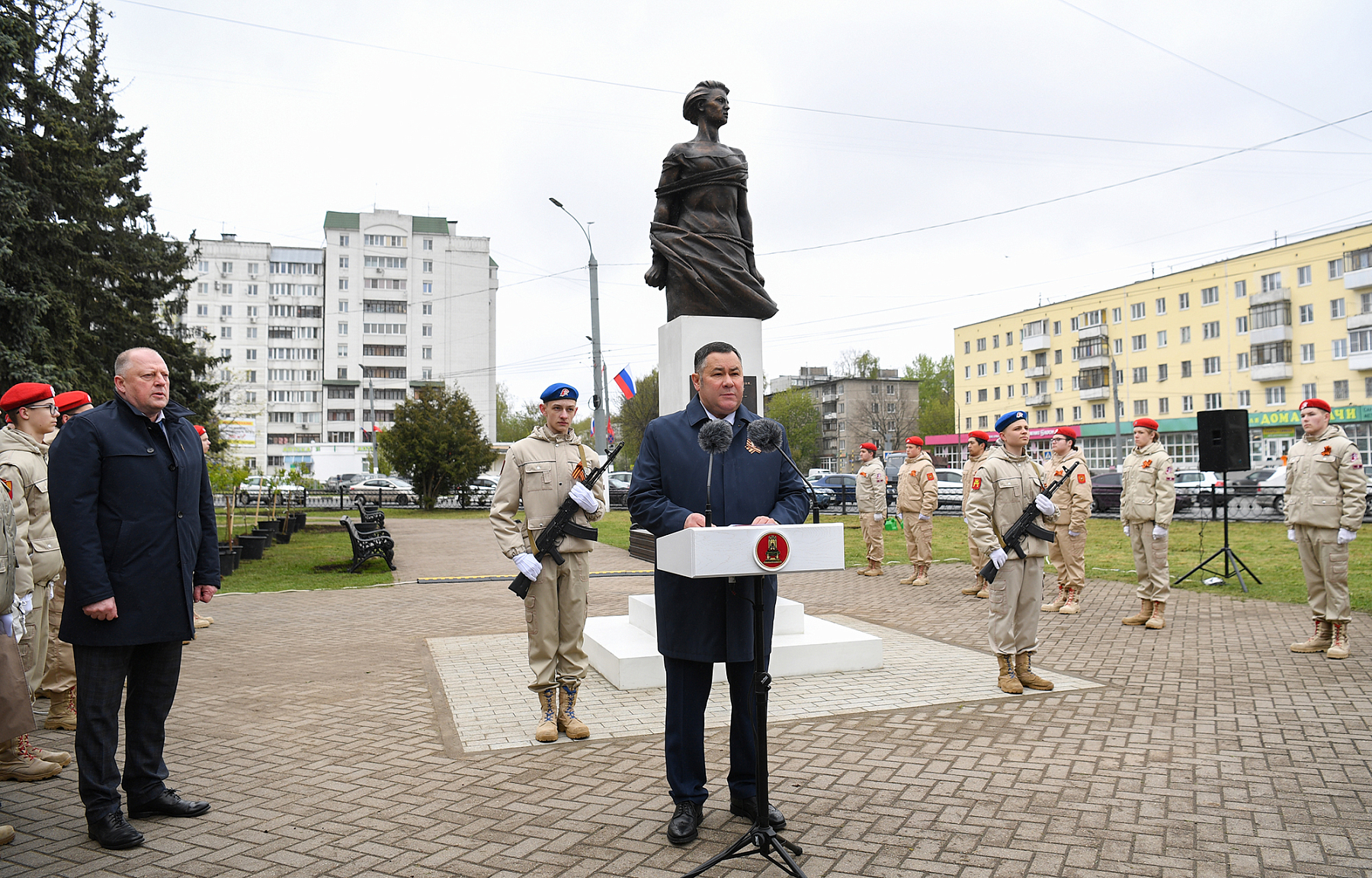 Игорь Руденя открыл в Твери памятник герою Великой Отечественной войны Паше Савельевой