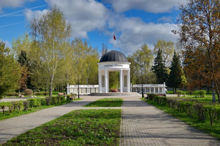 В Твери продолжают ремонтировать и благоустраивать воинские захоронения В Твери