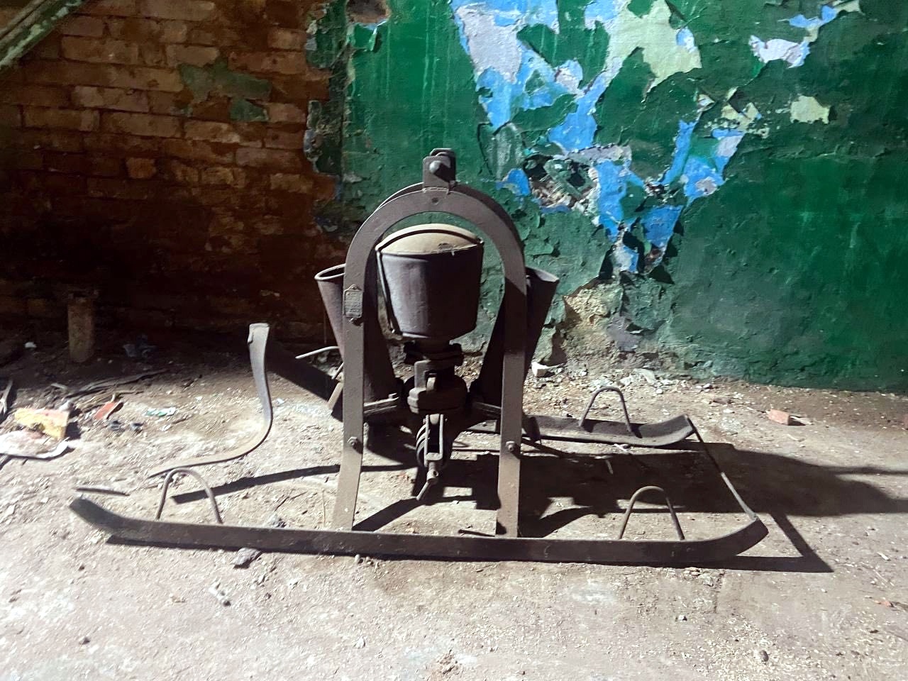 В Осташкове в деревянной каланче нашли ручной пожарный насос В Осташкове