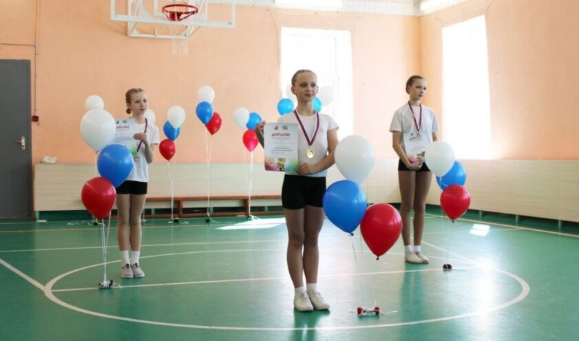 В Торопце школьники соревновались в роуп скиппинге