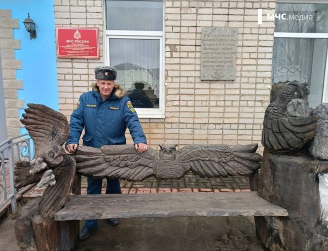 Пожарный из Ржева создаёт удивительные фигуры из дерева Ржева