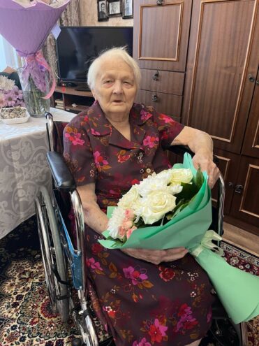 Игорь Руденя поздравил с вековым юбилеем ветерана Валентину Викторовну Городинскую Игорь Руденя поздравил с вековым юбилеем ветерана Валентину Викторовну Городинскую
