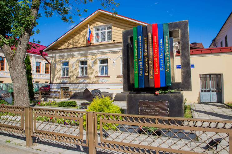 Тверские поэты выступили на книжной ярмарке в Москве поэты