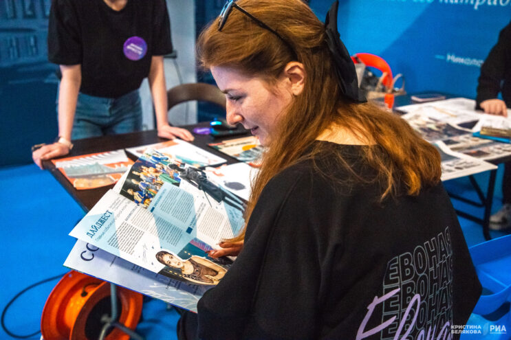 В Твери участники форума "Россия - мои горизонты" попробовали себя в дизайне обложки журнала "Россия - мои горизонты