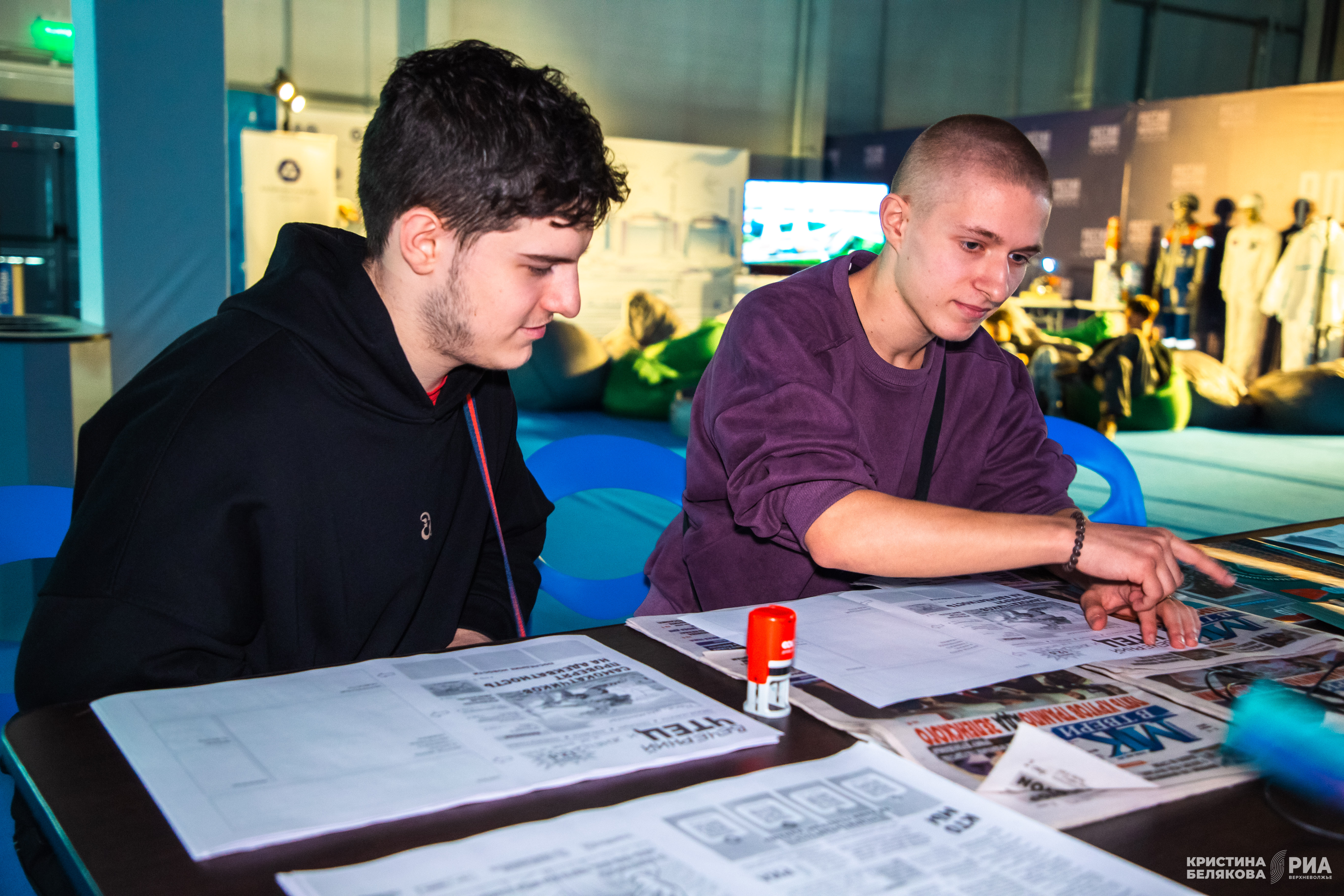 В Твери участники форума "Россия - мои горизонты" попробовали себя в дизайне обложки журнала