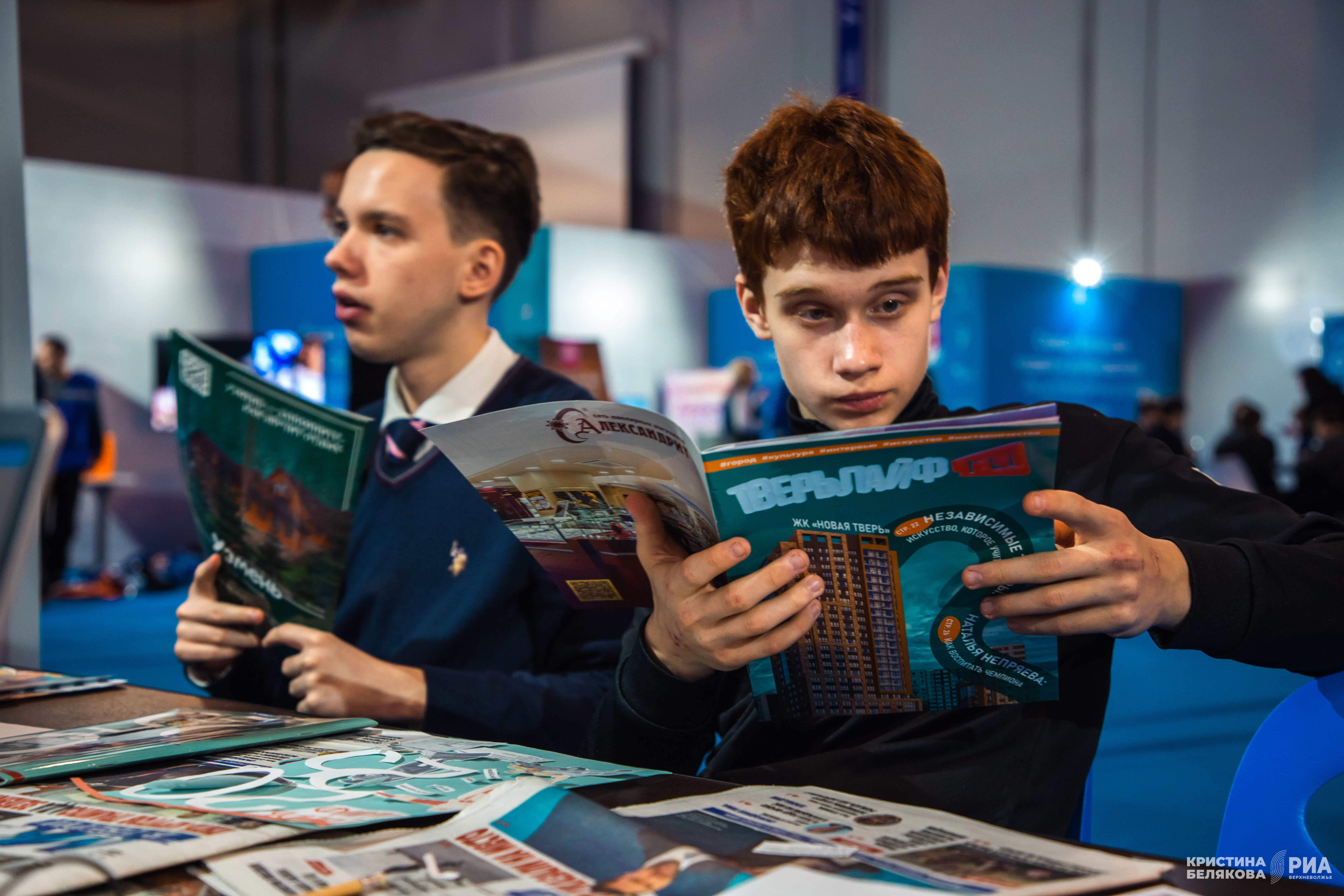 В Твери участники форума "Россия - мои горизонты" попробовали себя в дизайне обложки журнала