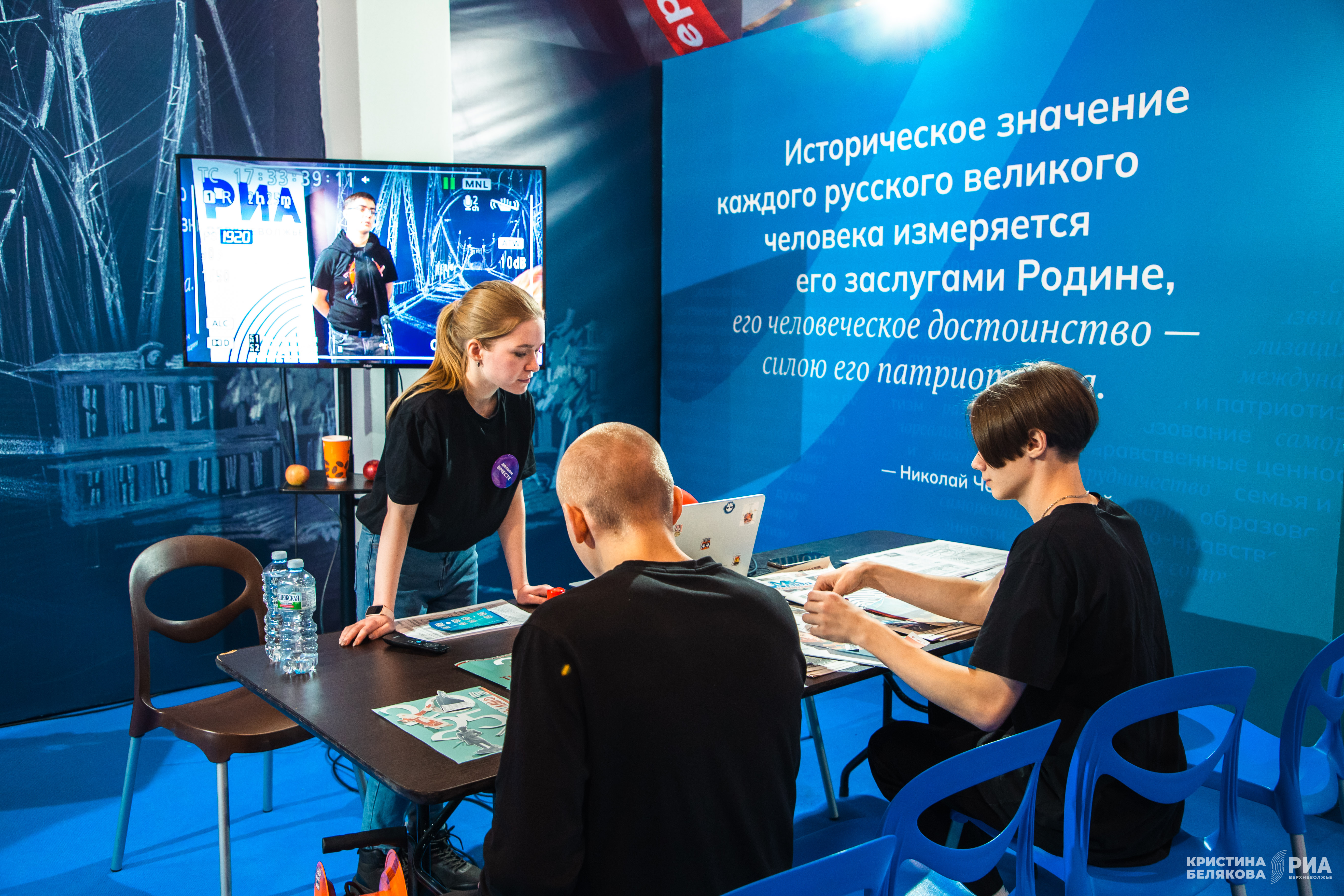 В Твери участники форума "Россия - мои горизонты" попробовали себя в дизайне обложки журнала