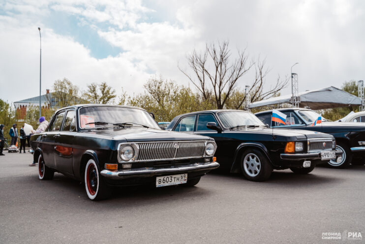 Ретросезон «Победа – 80»: жителям Твери показали советский транспорт Победа