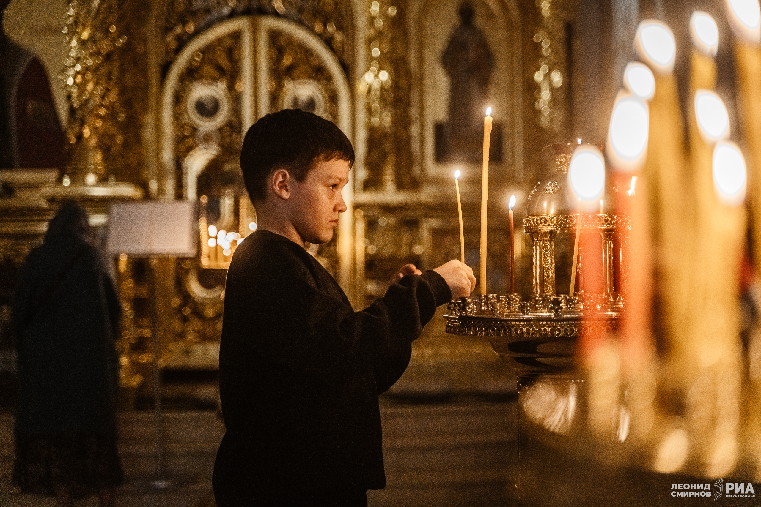 Фоторепортаж: как встретили Пасху в Спасо-Преображенском кафедральном соборе Твери