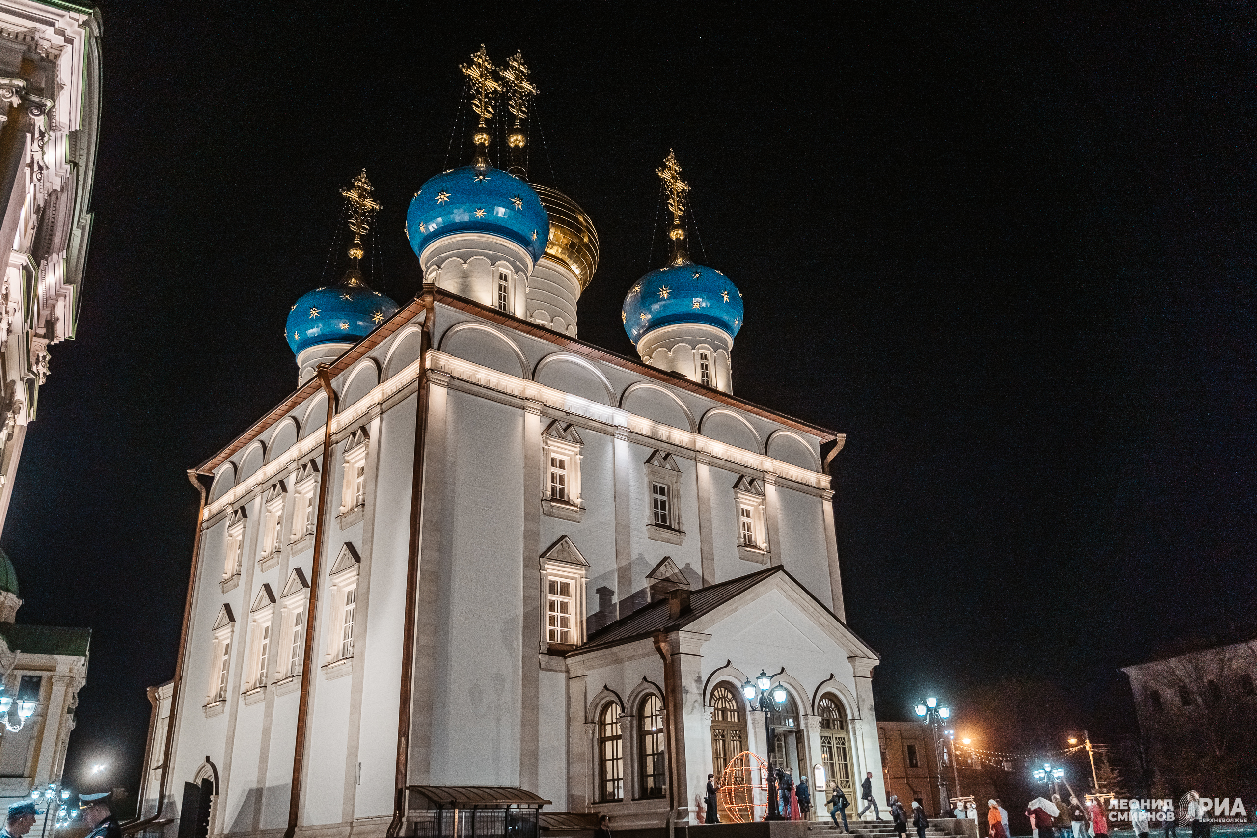 Фоторепортаж: как встретили Пасху в Спасо-Преображенском кафедральном соборе Твери