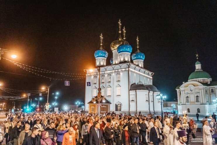 Фоторепортаж: как встретили Пасху в Спасо-Преображенском кафедральном соборе Твери Пасху
