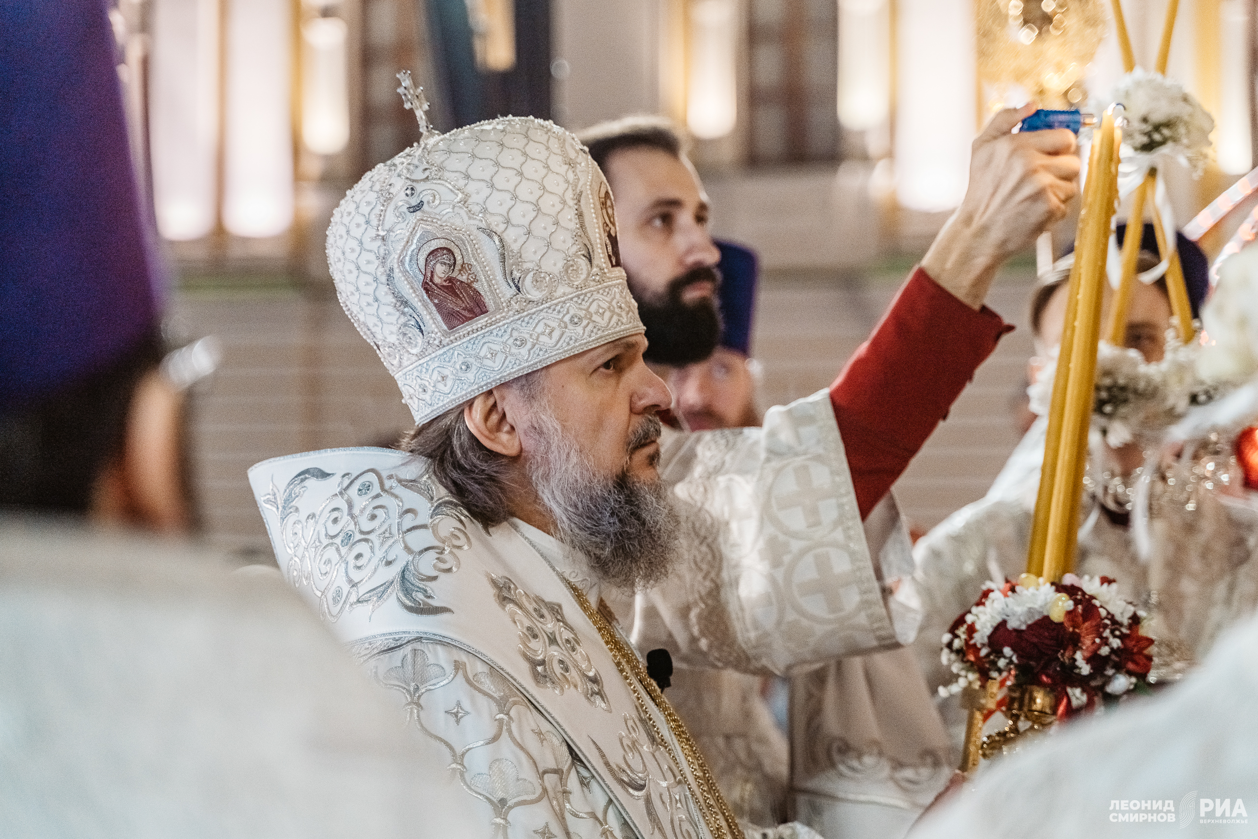 Фоторепортаж: как встретили Пасху в Спасо-Преображенском кафедральном соборе Твери
