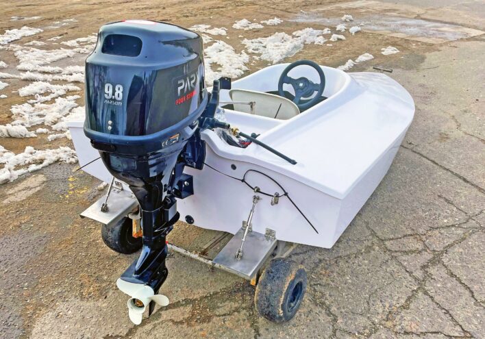 Для конаковской секции водно-моторного спорта приобрели новую мотолодку мотолодку