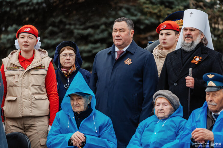 Игорь Руденя возложил цветы к стеле «Город воинской славы» в Твери Игорь Руденя возложил цветы к стеле «Город воинской славы» в Твери