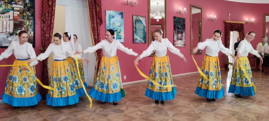 В Тверской области открылась выставка в честь народного ансамбля песни и танцев