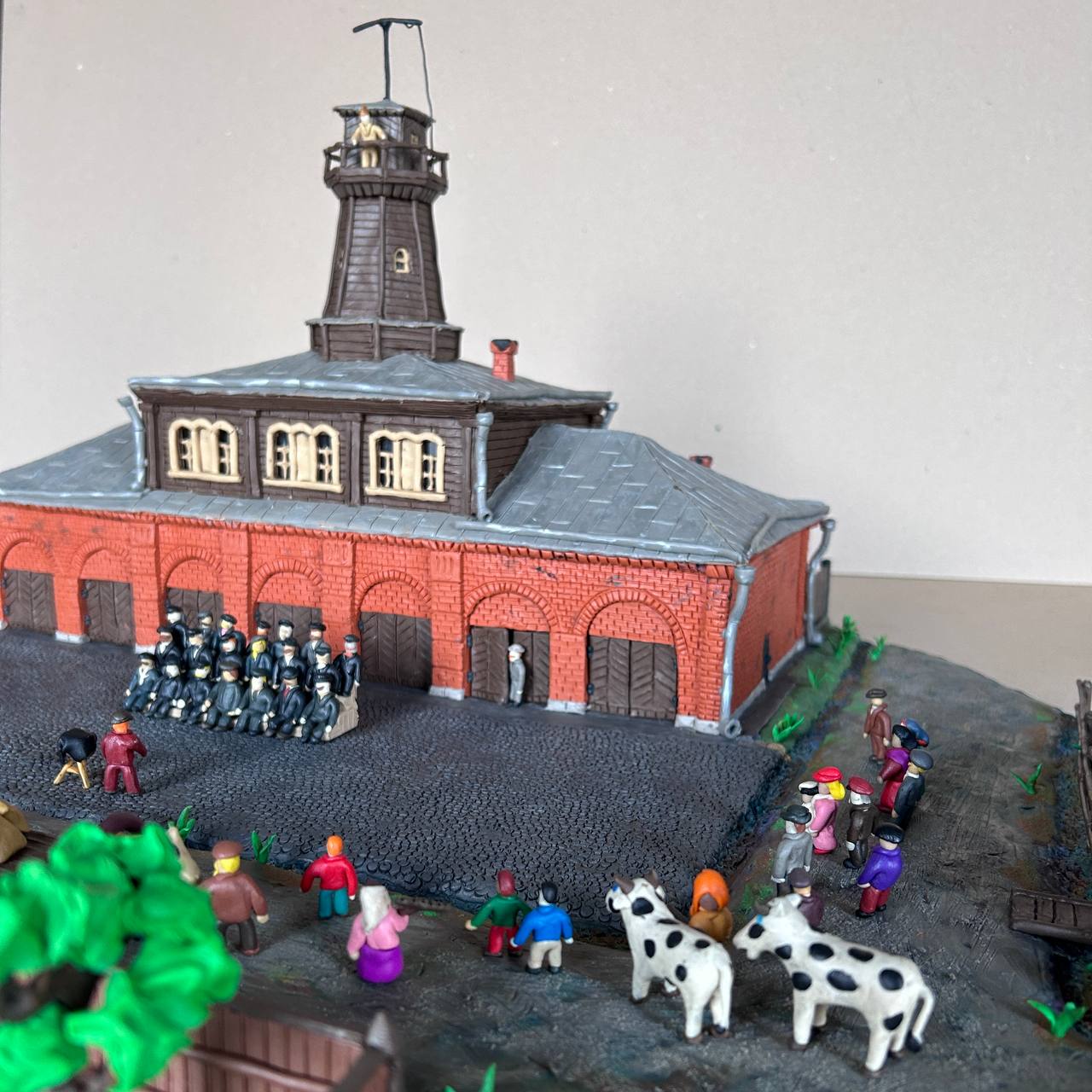 Талантливый художник воссоздал осташковскую каланчу из пластилина Талантливый художник воссоздал осташковскую каланчу из пластилина