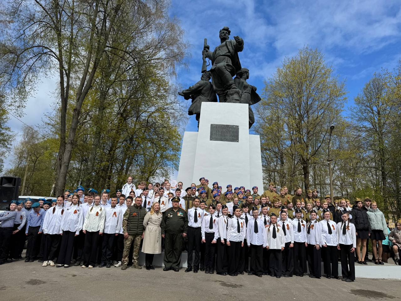 В Осташкове состоялся первый муниципальный конкурс строя и песни В Осташкове состоялся первый муниципальный конкурс строя и песни