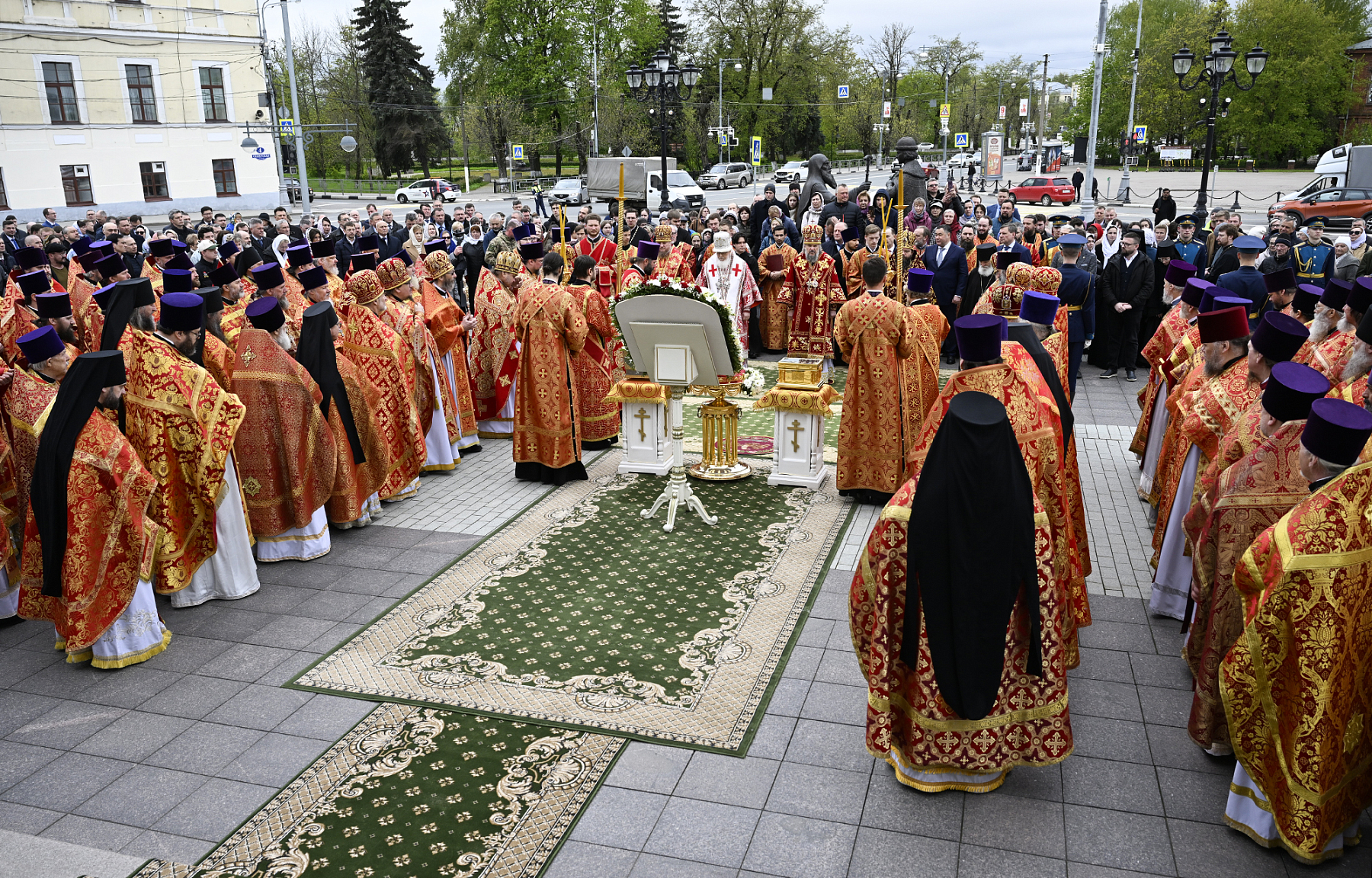 В Спасо-Преображенском кафедральном соборе Твери состоялась торжественная встреча ковчега с частицей мощей святителя Тихона