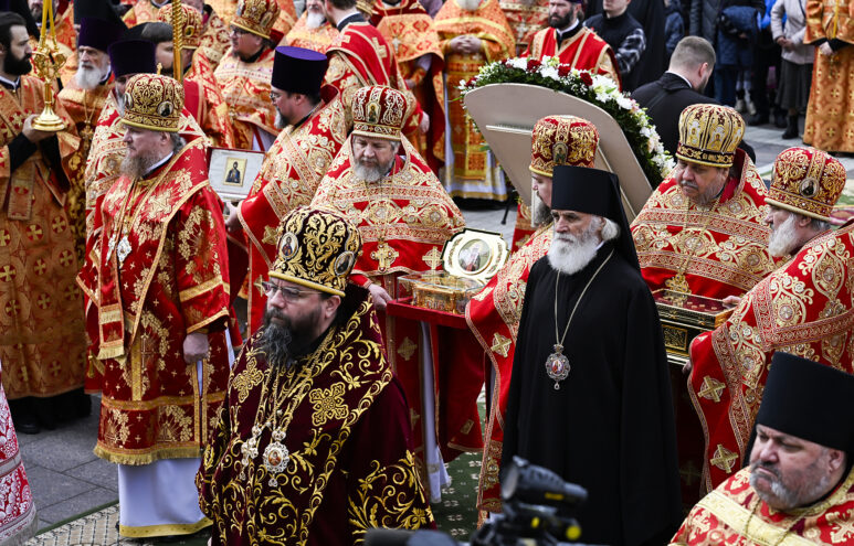 В Спасо-Преображенском кафедральном соборе Твери состоялась торжественная встреча ковчега с частицей мощей святителя Тихона соборе Твери