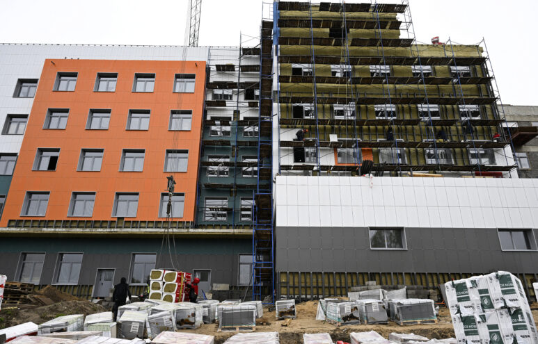 В строительстве ДОКБ в Твери задействовано больше 250 человек строительстве