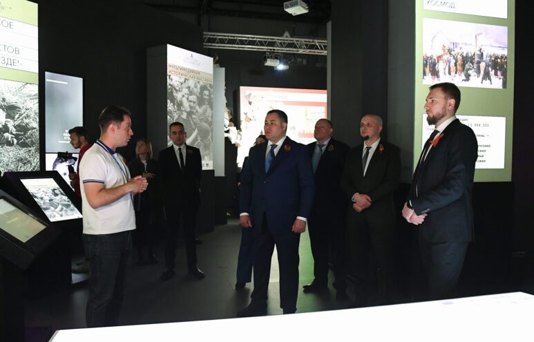 Губернатор Игорь Руденя открыл первую в России уникальную мультимедийную выставку «Без права на забвение. К 80-летию Великой Победы»