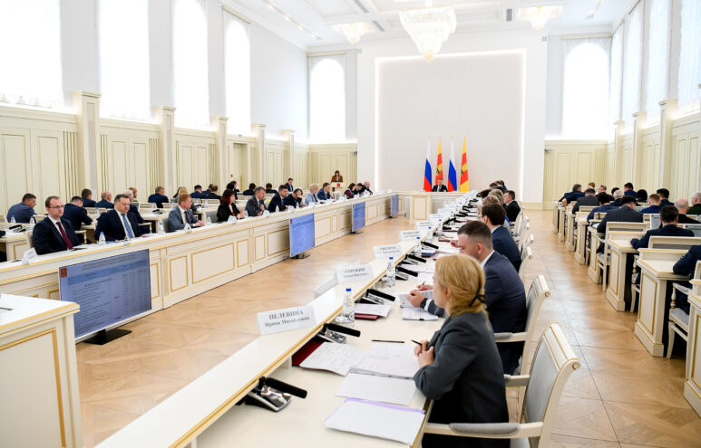 Губернатор Игорь Руденя определил задачи в сфере бюджетной политики региона Игорь Руденя