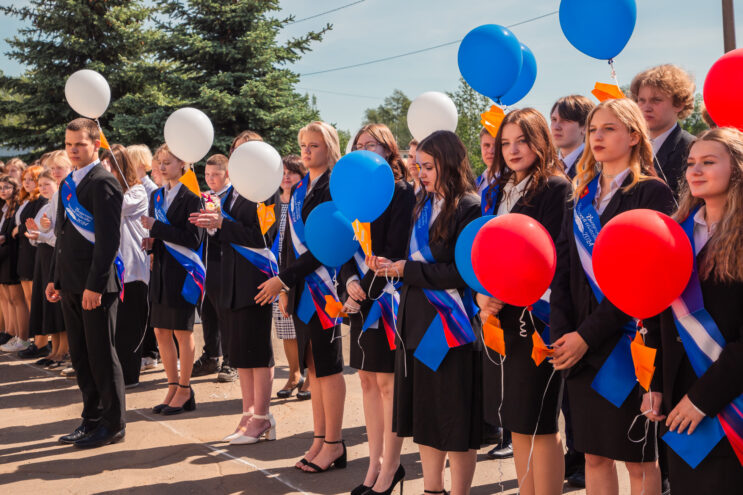 выпускников