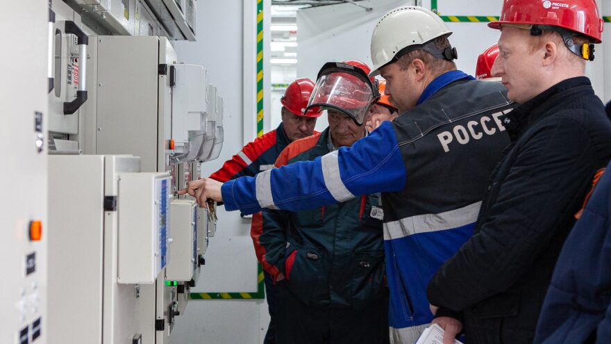 «Россети Центр» проводит обучение сотрудников для работы с оборудованием новой подстанции в Тверской области