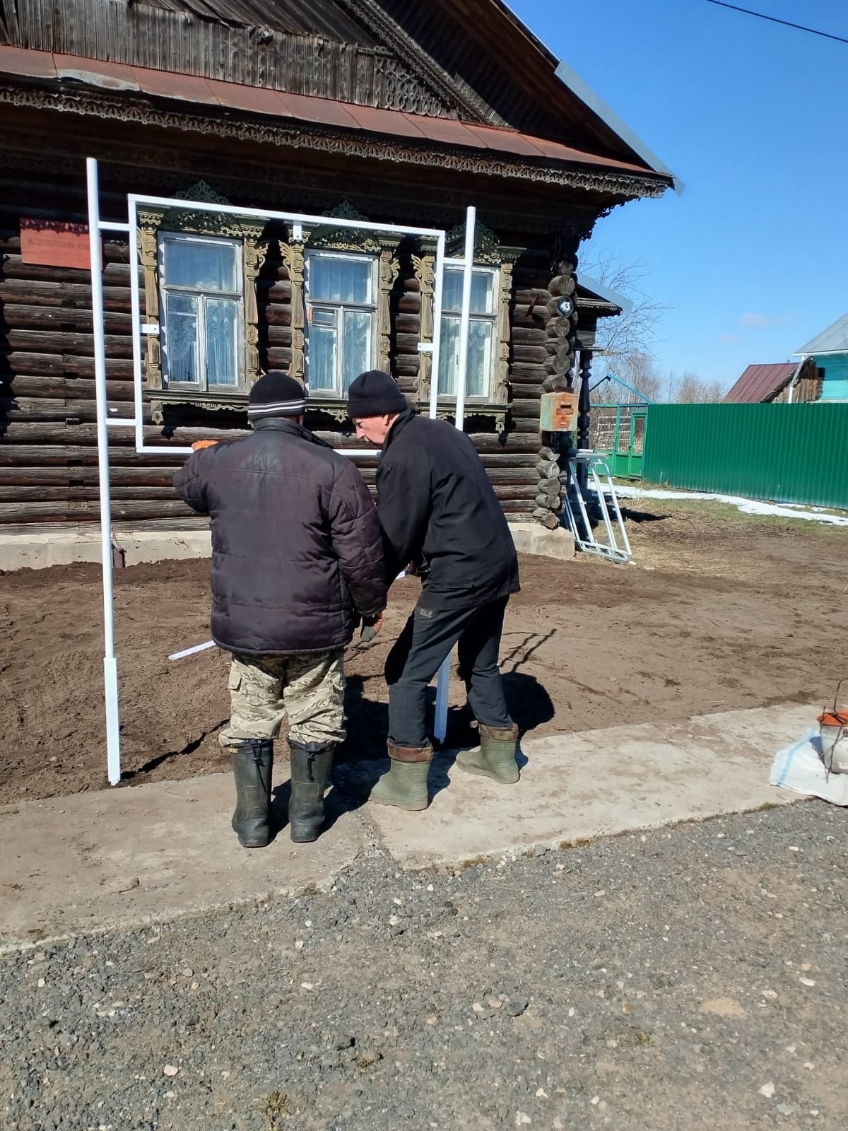 В селе Яковлево Тверской области установили стенд в память об односельчанах-героях войны В селе Яковлево Тверской области установили стенд в память об односельчанах-героях войны