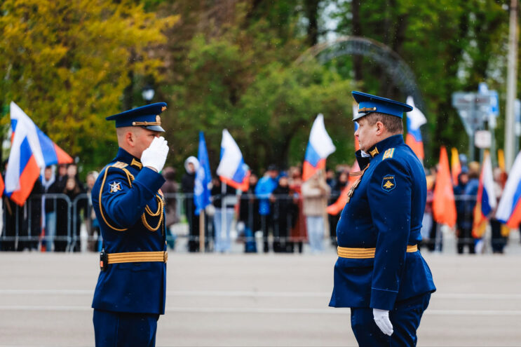 В Ржеве во время Парада Победы пошел снег В Ржеве