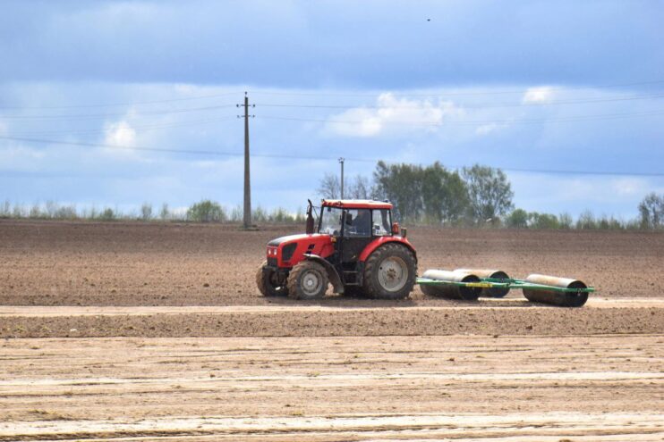 На территории Тверской области продолжаются весенние полевые работы весенние полевые работы