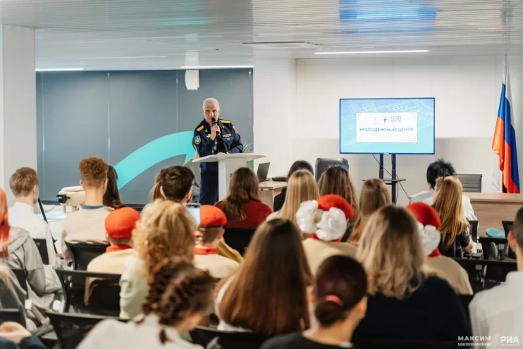 Встреча с ветераном СВО и фильмы о героях Отечества: для тверской молодёжи провели «Урок мужества» Урок мужества