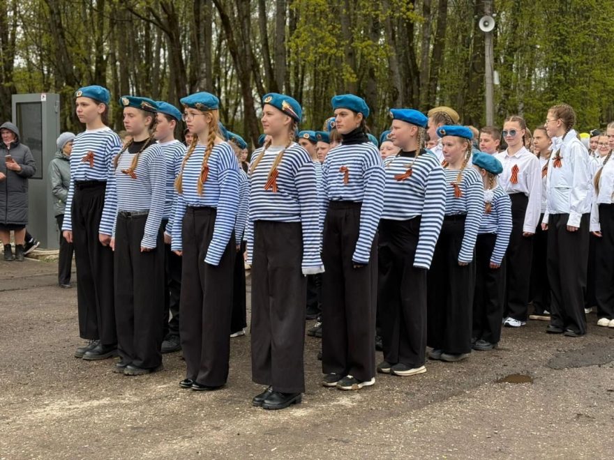 В Осташкове прошел первый муниципальный смотр строя и песни