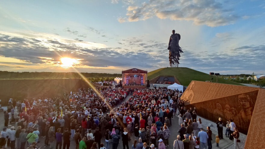 У Ржевского мемориала прошел концерт-реквием «Мы этой памяти верны»