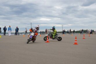 Осташков отпраздновал День города показательными выступлениями мотоциклистов Осташков отпраздновал День города показательными выступлениями мотоциклистов