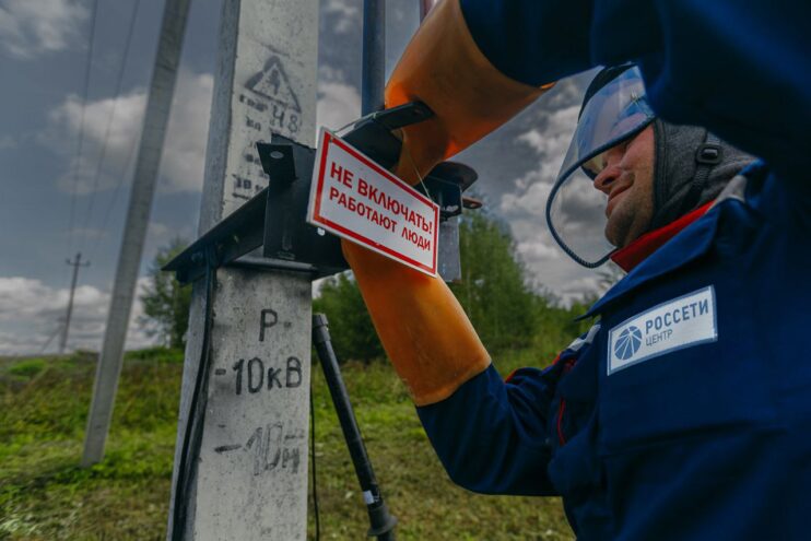Более 120 бригад энергетиков восстанавливают электроснабжение в Тверской области Более 120 бригад энергетиков восстанавливают электроснабжение в Тверской области