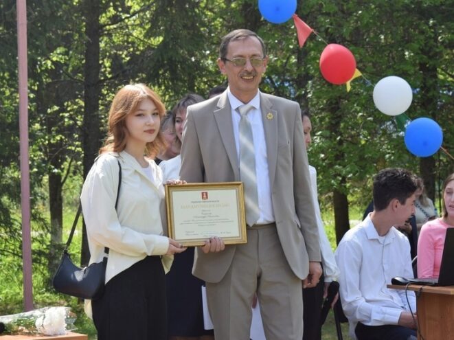 В Оленинском округе троим школьникам вручили благодарности от губернатора В Оленинском округе троим школьникам вручили благодарности от губернатора