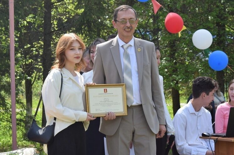 В Оленинском округе троим школьникам вручили благодарности от губернатора