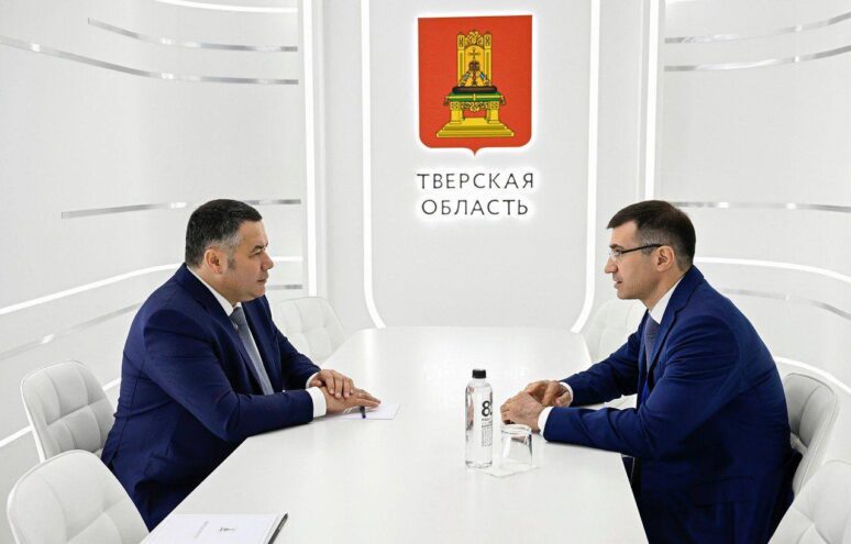 На полях ПМЭФ-2025 Игорь Руденя и Борис Эбзеев обсудили развитие электросетевого комплекса Тверской области