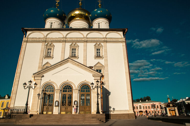 Как церковь относится к современным эстрадным артистам? Как церковь относится к современным эстрадным артистам?