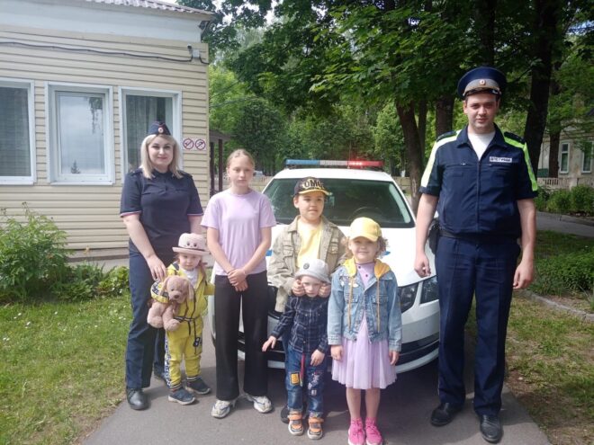 Сотрудники ГАИ побывали в гостях у воспитанников реабилитационного центра Нелидово Сотрудники ГАИ побывали в гостях у воспитанников реабилитационного центра Нелидово