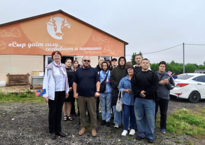 Студенты Бологовского колледжа изнутри оценили работу современного фермерского хозяйства