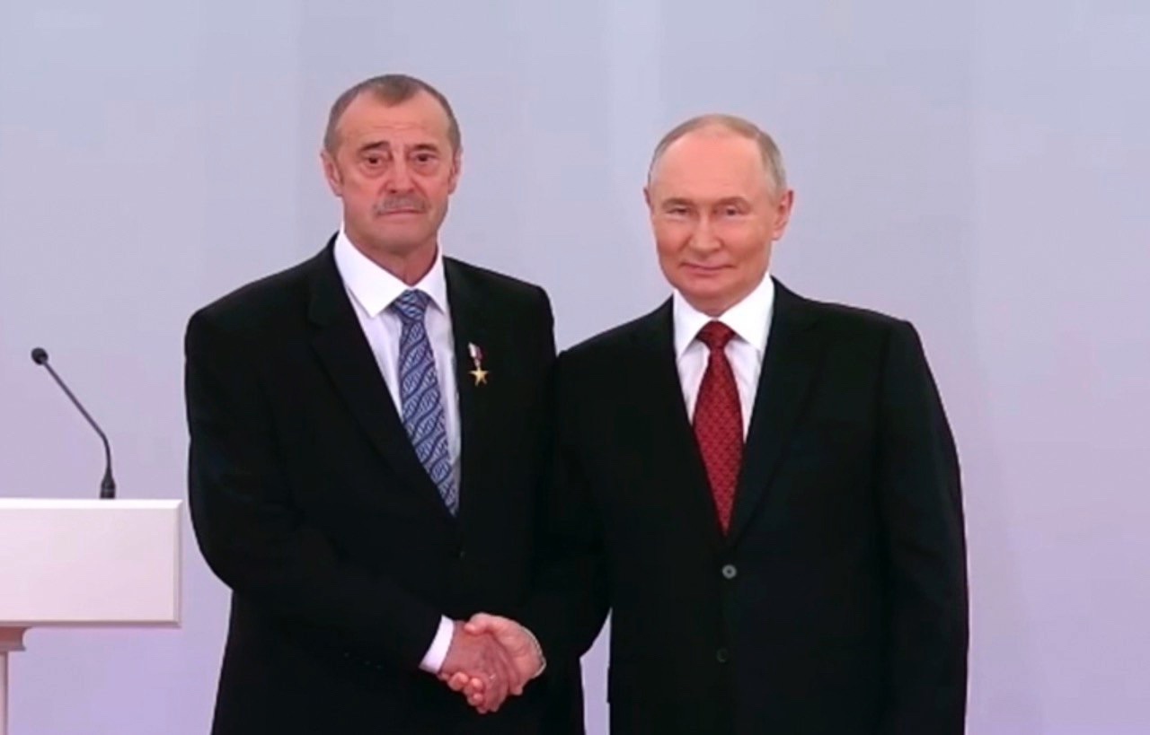 Президент России вручил золотую медаль «Герой Труда Российской Федерации» жителю Тверской области