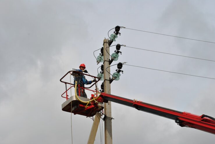 Более 380 энергетиков «Тверьэнерго» ведут работы по устранению повреждений на ЛЭП после штормового ветра Более 380 энергетиков «Тверьэнерго» ведут работы по устранению повреждений на ЛЭП после штормового ветра