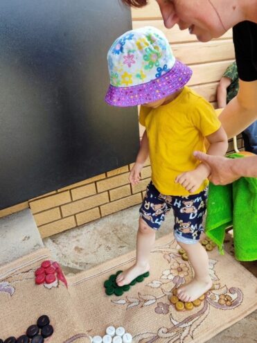 В андреапольском детсаду закаляют детей В андреапольском детсаду закаляют детей